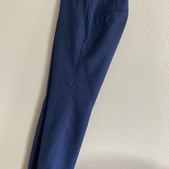 9|Tailor Women’s Tuxedo Suit - Picture 5 of 6